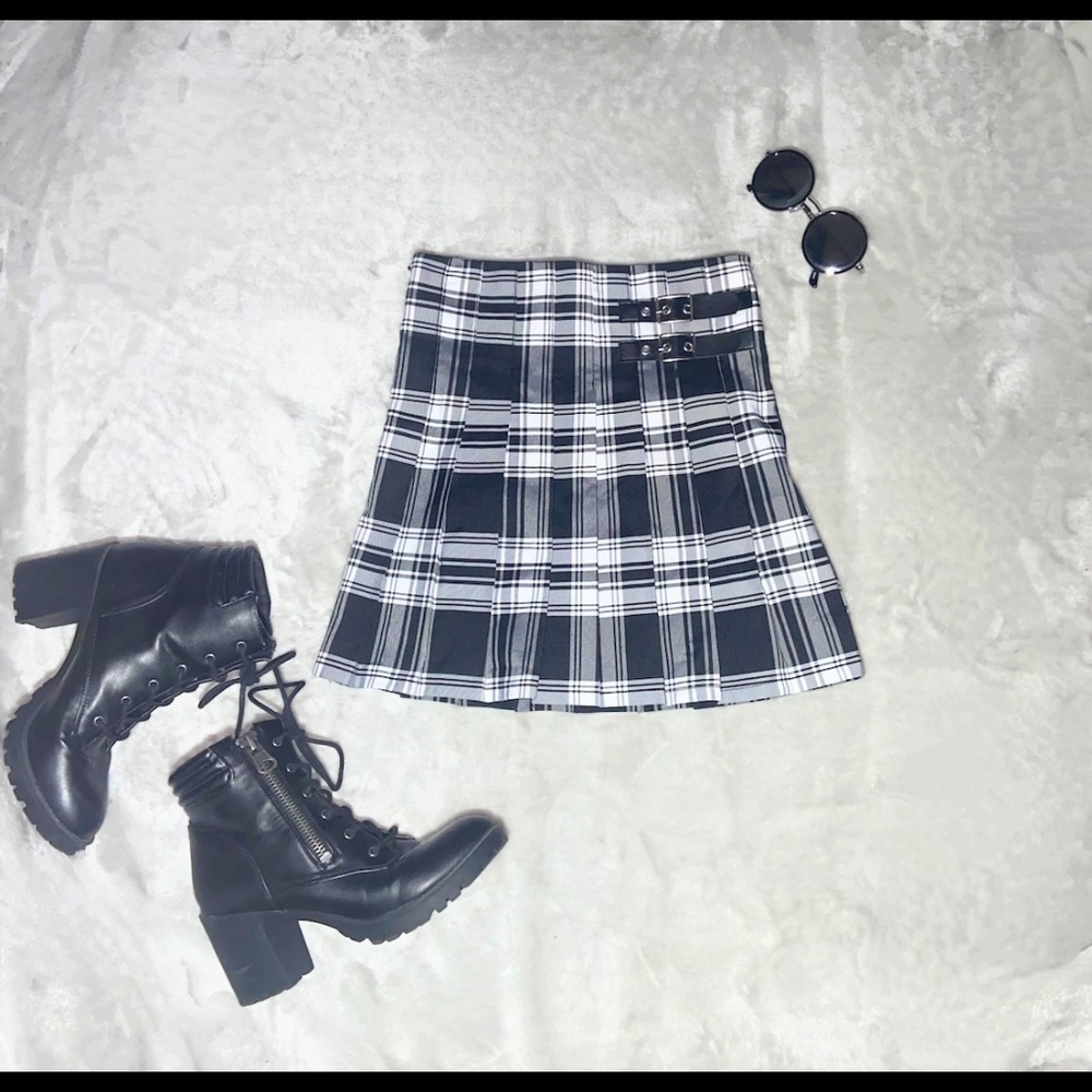 No Boundaries Plaid Black and White Skirt